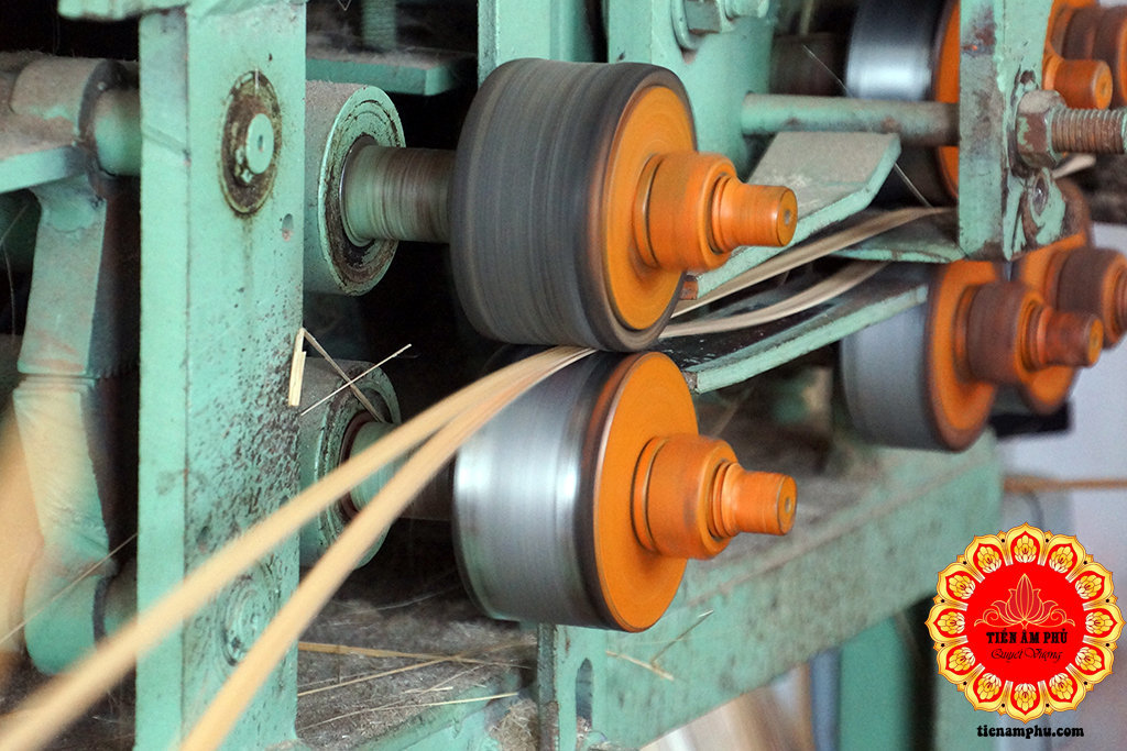 Cùng khám phá làng nghề vàng mã văn hội