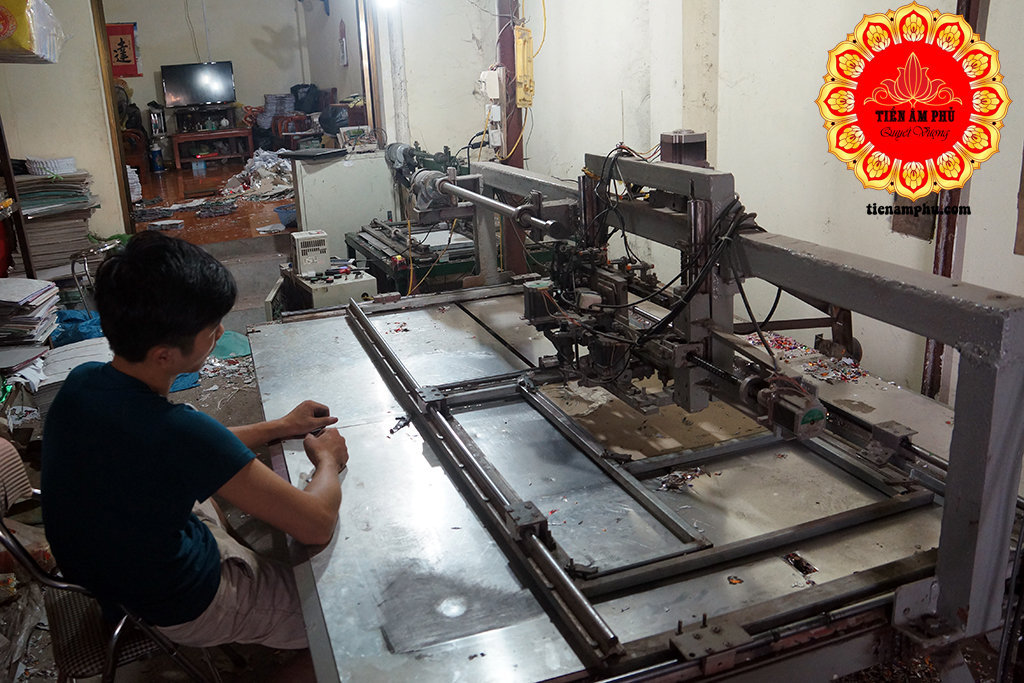 Cùng khám phá làng nghề vàng mã văn hội