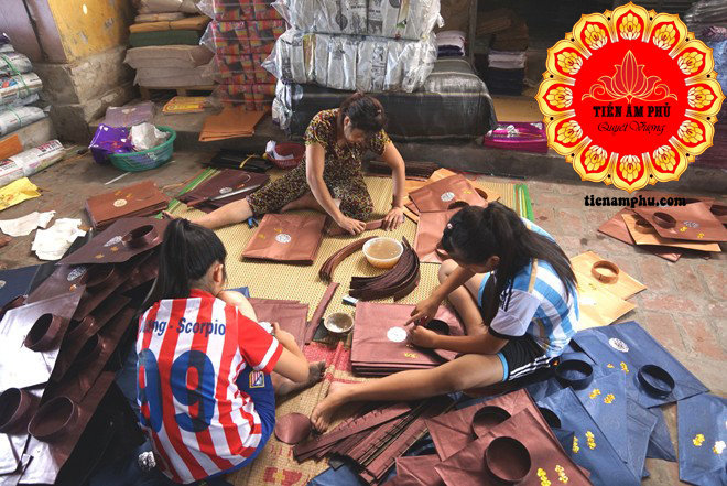 Cùng khám phá làng nghề vàng mã văn hội