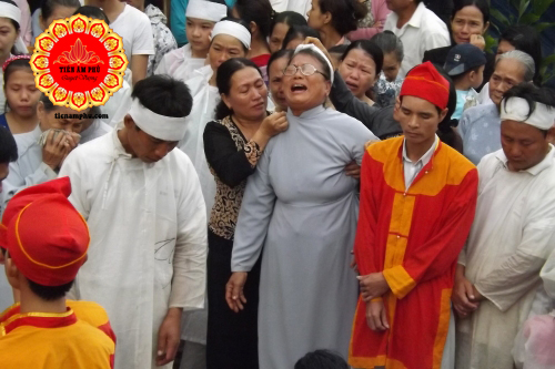 có nên khóc quá nhiều cho người sắp chết