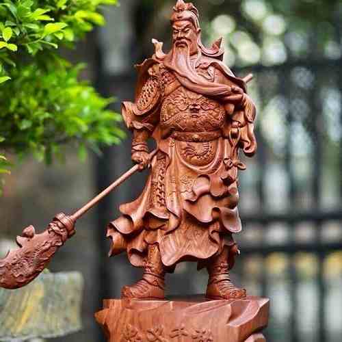 Tượng Quan Công cầm đao