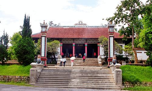 Vẻ đẹp từ cổng Tam Quan đến chánh điện của chùa Linh Sơn