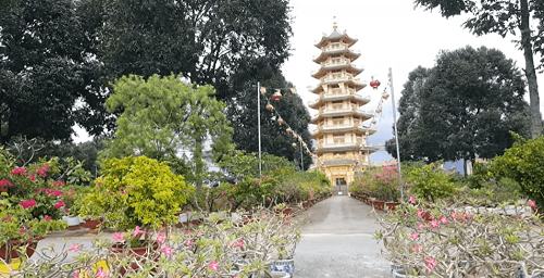 tháp trong chùa Đại Tòng Lâm